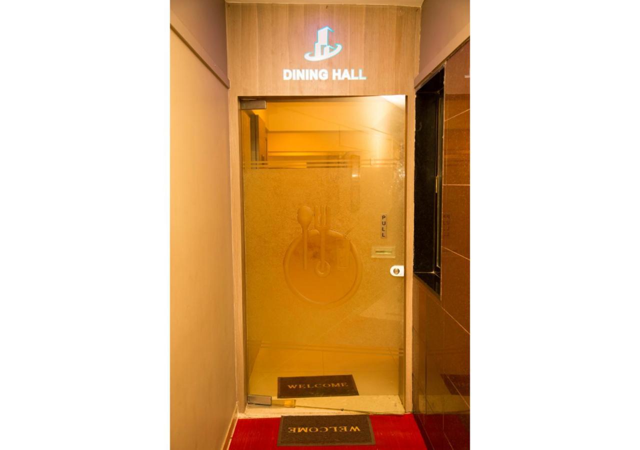 מומביי Ashok Deluxe Apartments, Marol Andheri East מראה חיצוני תמונה