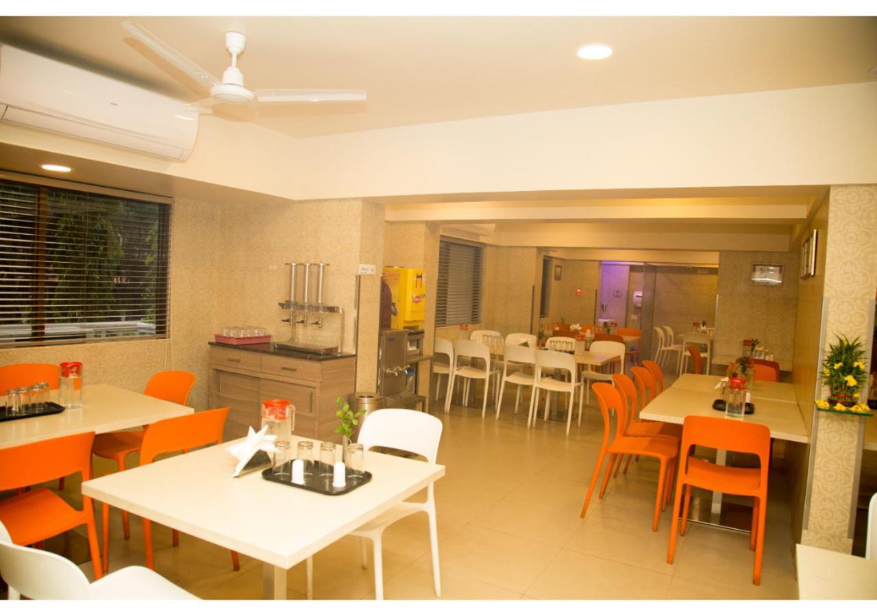 מומביי Ashok Deluxe Apartments, Marol Andheri East מראה חיצוני תמונה