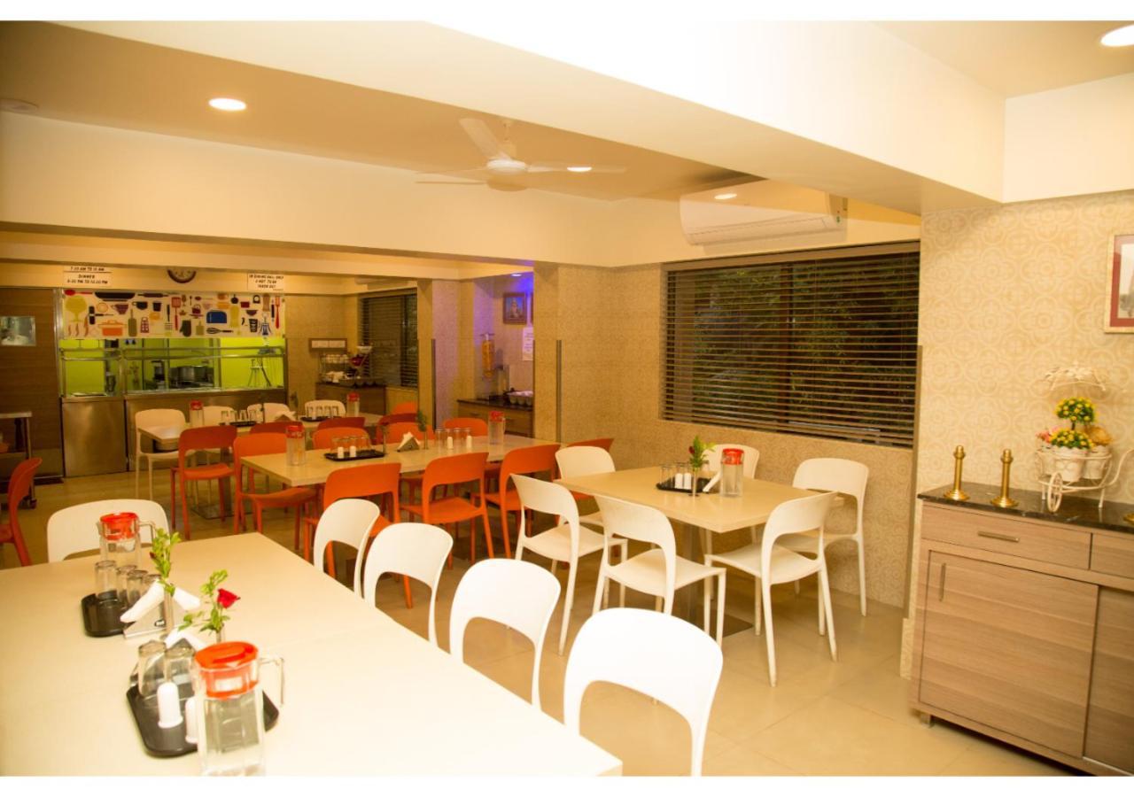 מומביי Ashok Deluxe Apartments, Marol Andheri East מראה חיצוני תמונה