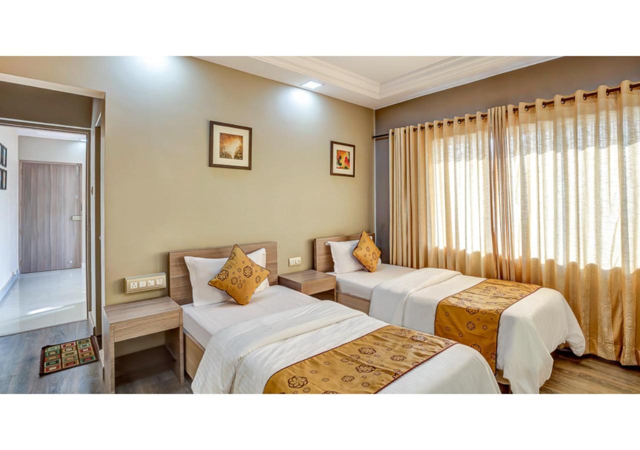 מומביי Ashok Deluxe Apartments, Marol Andheri East מראה חיצוני תמונה