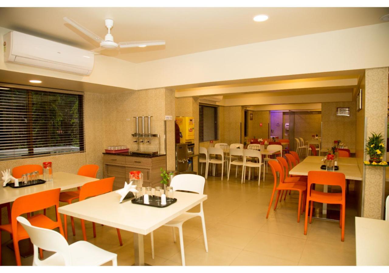 מומביי Ashok Deluxe Apartments, Marol Andheri East מראה חיצוני תמונה