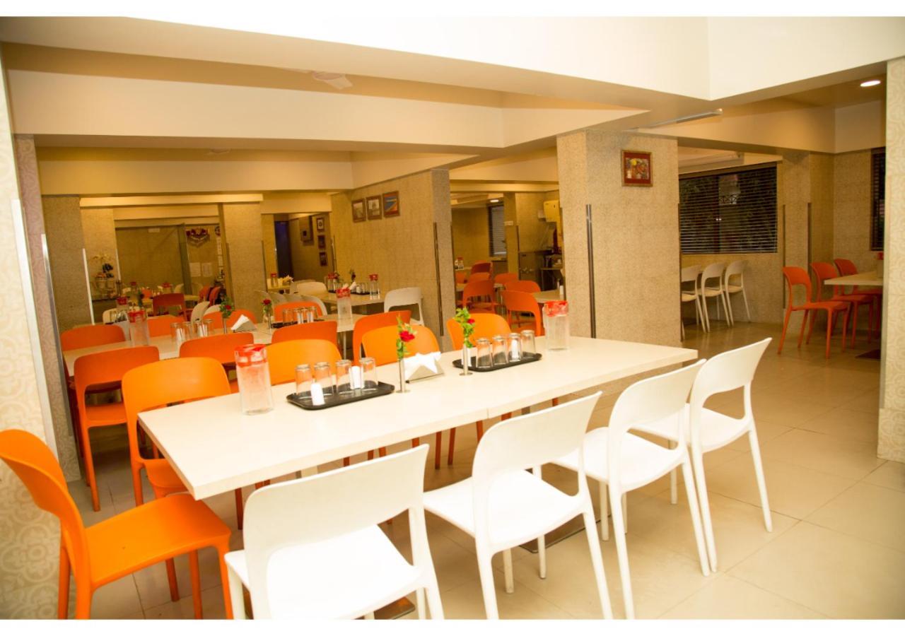מומביי Ashok Deluxe Apartments, Marol Andheri East מראה חיצוני תמונה