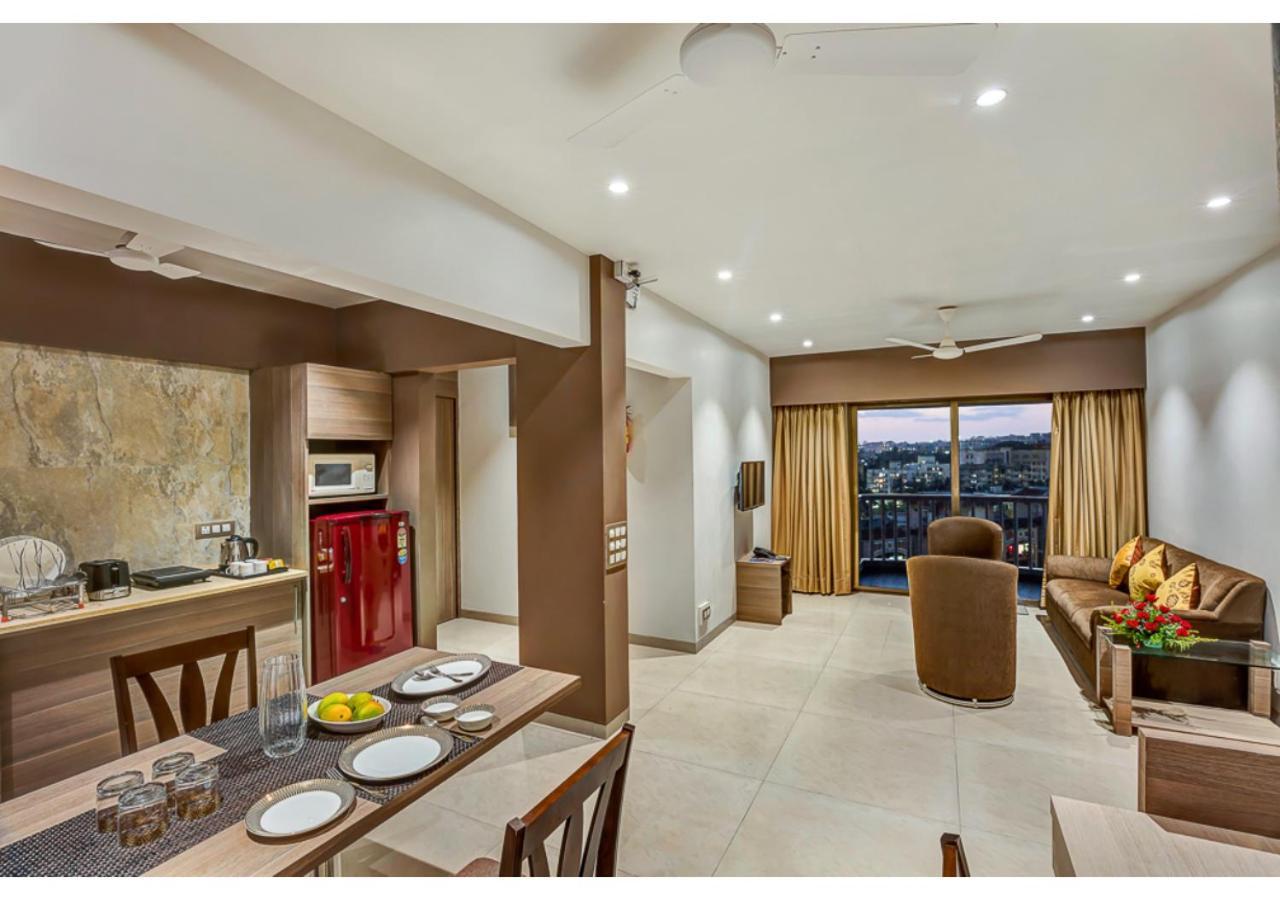 מומביי Ashok Deluxe Apartments, Marol Andheri East מראה חיצוני תמונה