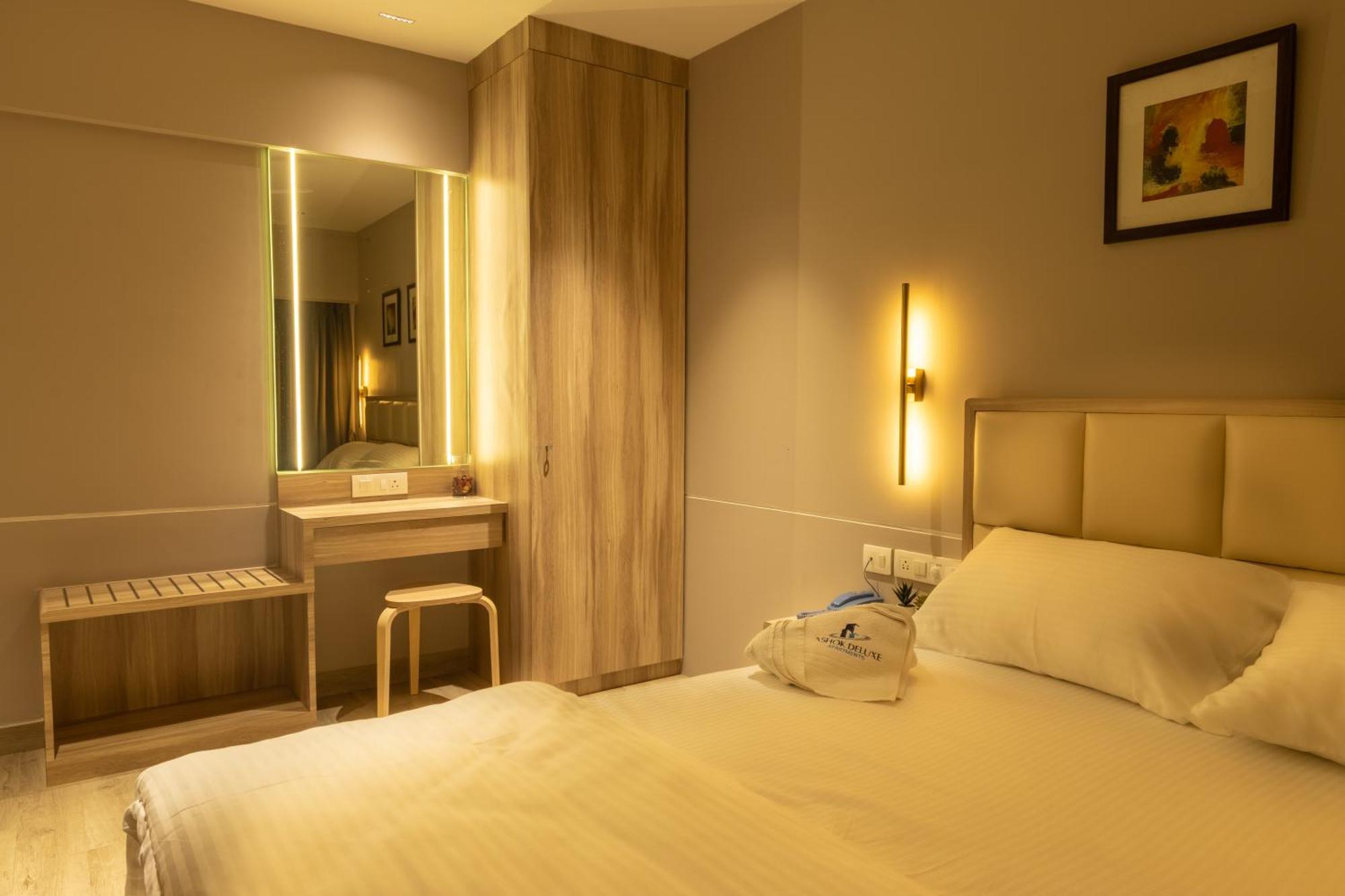 מומביי Ashok Deluxe Apartments, Marol Andheri East מראה חיצוני תמונה