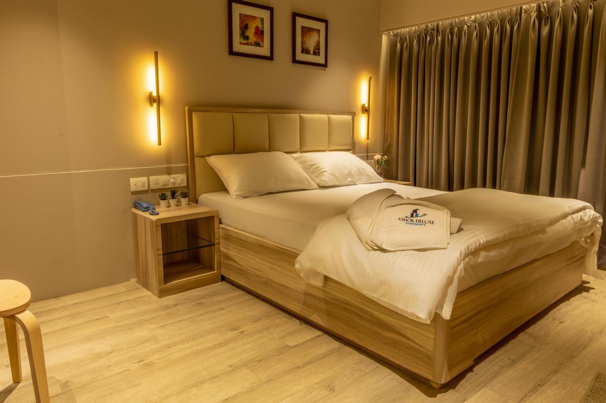 מומביי Ashok Deluxe Apartments, Marol Andheri East מראה חיצוני תמונה